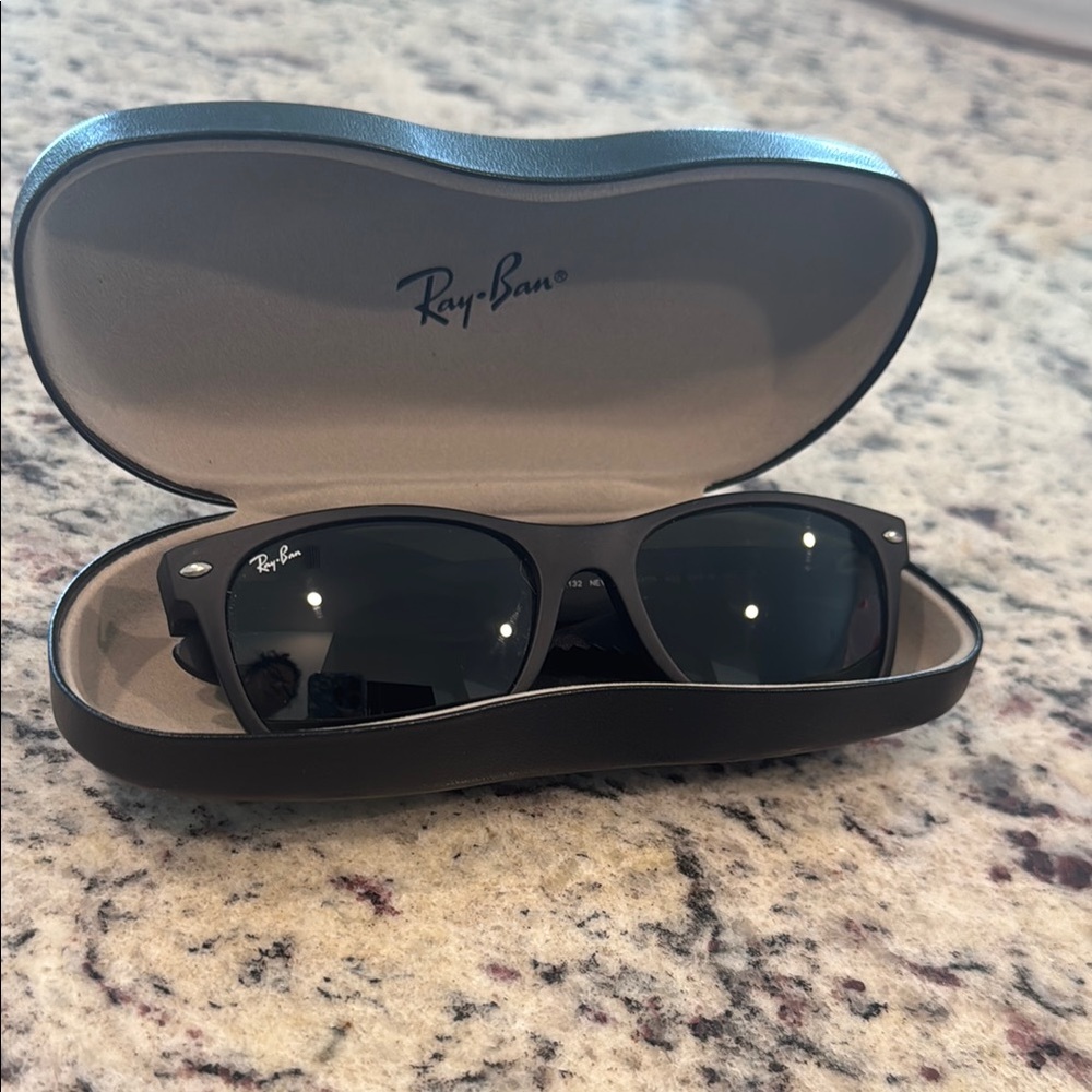 Ray-Ban Black Classic Sunglasses